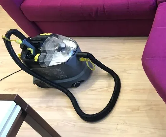 De sproei-extractiemachine van SHOTAM bij een klant thuis